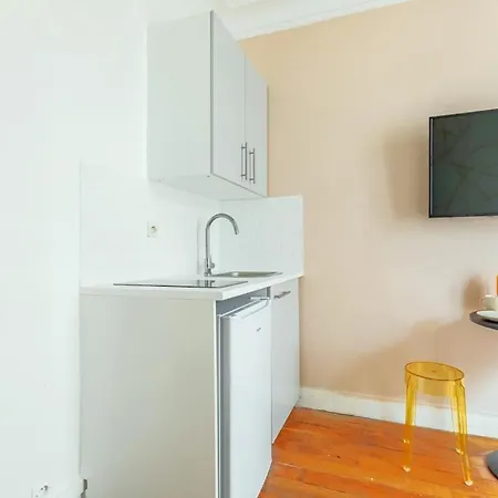 Joli 2 Pieces Dans Un Beau Quartier De Paris-ii *